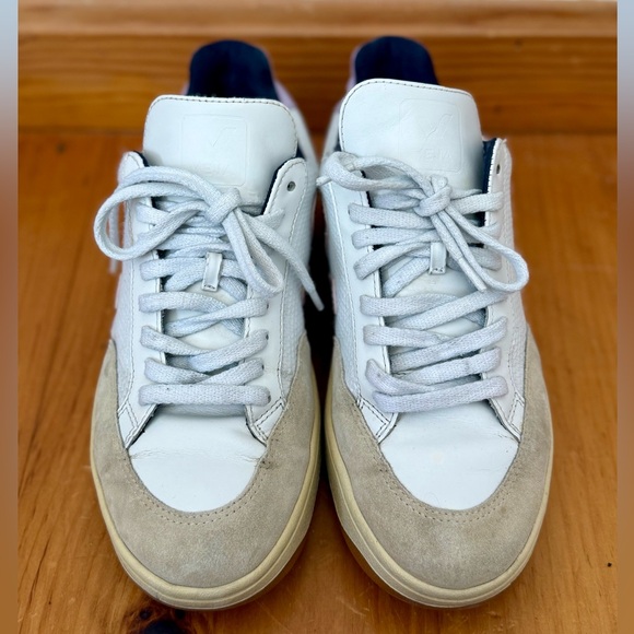 Veja Women's V-12 Low Top Sneaker Shoes | Size 9 - Picture 3 of 14